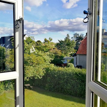 Room In A Danish Cottage With Garden View, 10 Min To Cph Gentofte Bagian luar foto
