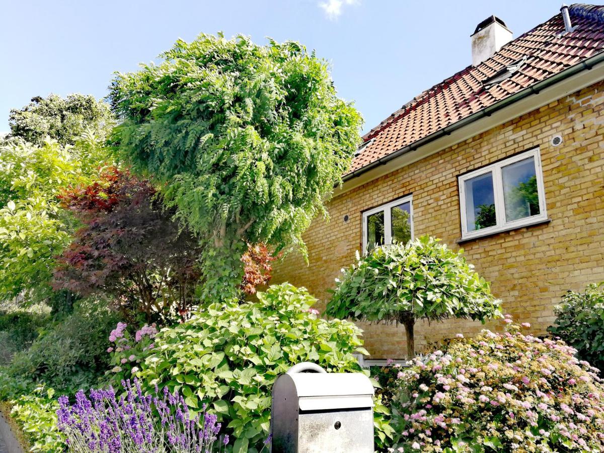 Room In A Danish Cottage With Garden View, 10 Min To Cph Gentofte Bagian luar foto