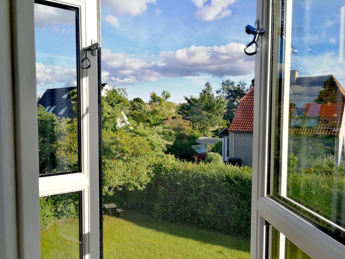 Room In A Danish Cottage With Garden View, 10 Min To Cph Gentofte Bagian luar foto